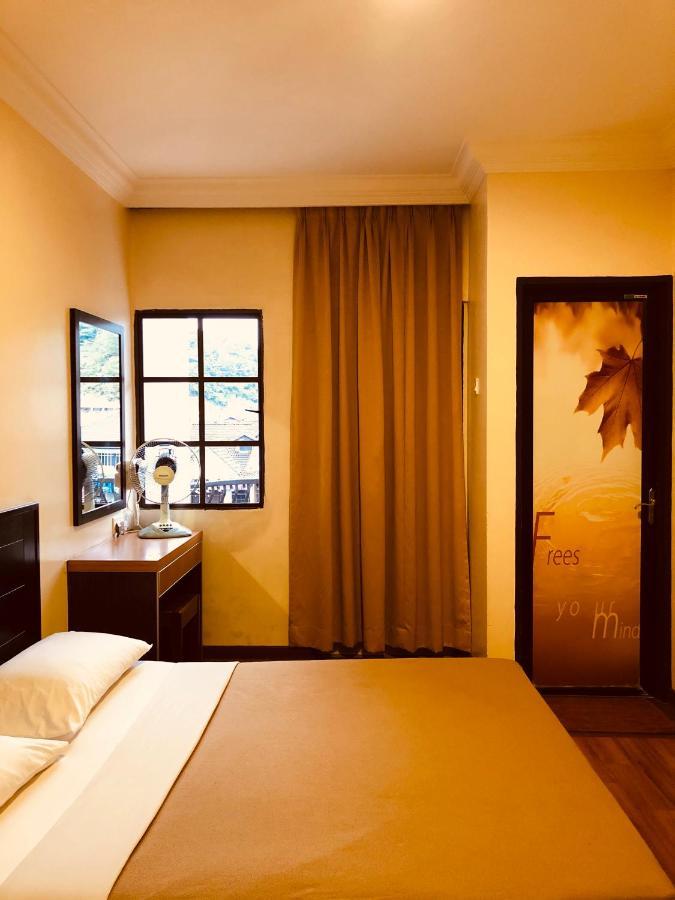 Chua Gin Hotel 2*